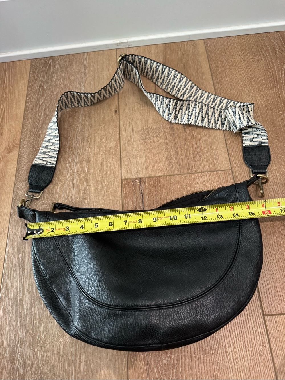 Urban Originals Luna Slouchy Bag Anthropologie crescent-shaped - 2 strap options - Picture 2 of 9